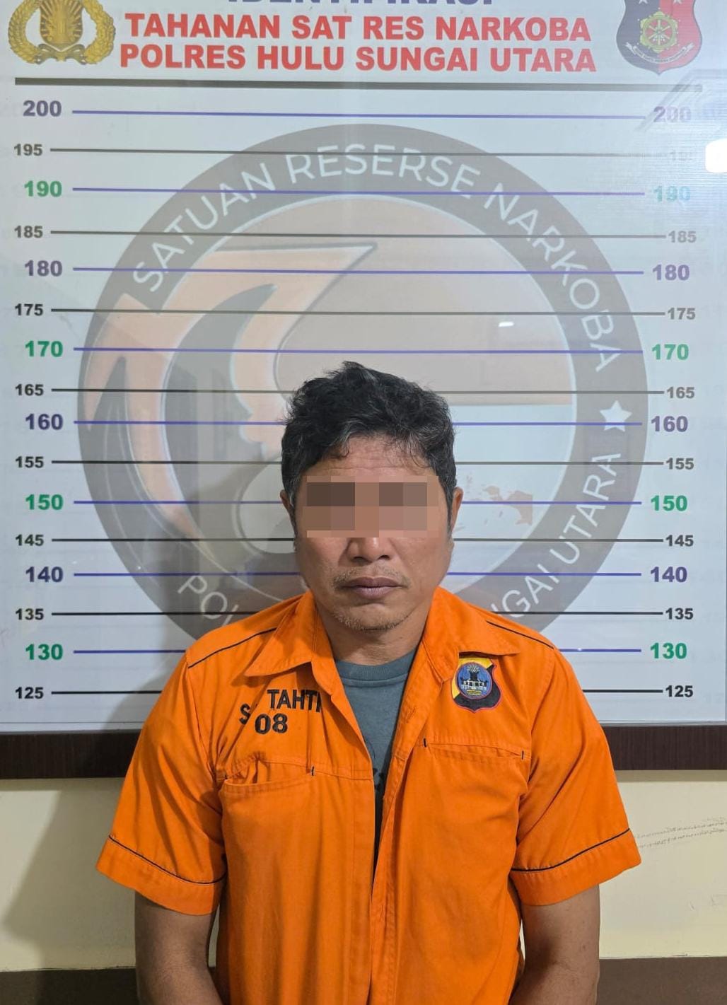 NARKOTIKA: HB (50) tahun, warga Kecamatan Amuntai Selatan, ditangkap tim Satres Narkoba Polres HSU, sebab memiliki 6,27 gram. (Foto: Polres HSU)