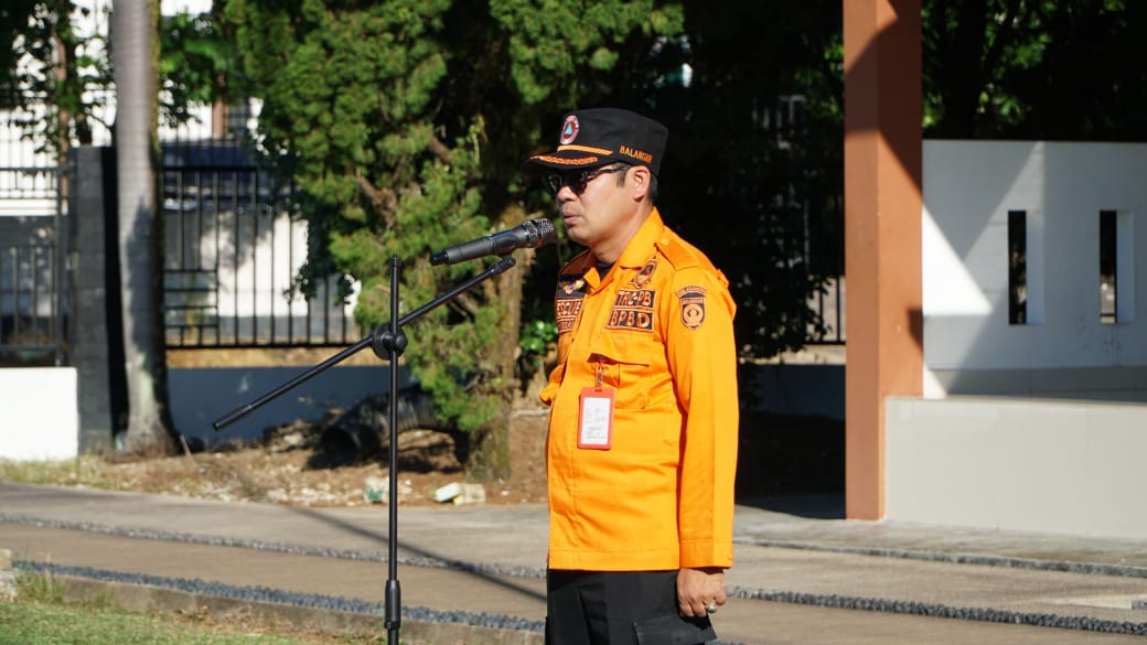 FOKUS: Kepala Pelaksana BPBD Balangan H Rahmi menjelaskan terkait status siaga bencana banjir di Balangan yang telah resmi berakhir. (M Dirga/ Radar Banjarmasin)