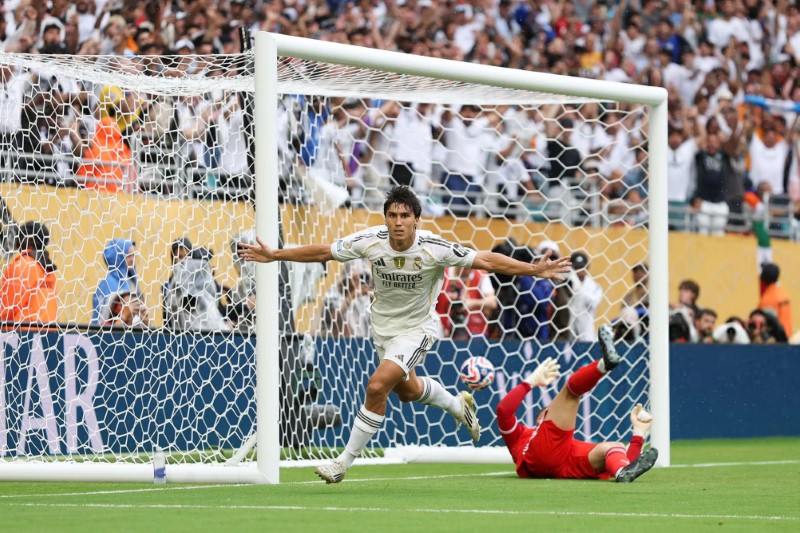 MENJEBOL: Striker Real Madrid, Gonzalo Garcia, saat menjebol gawang Juventus di Stadion Hard Rock, Miami, Florida, Amerika Serikat, Rabu (2/7) WIB. (FIFA)
