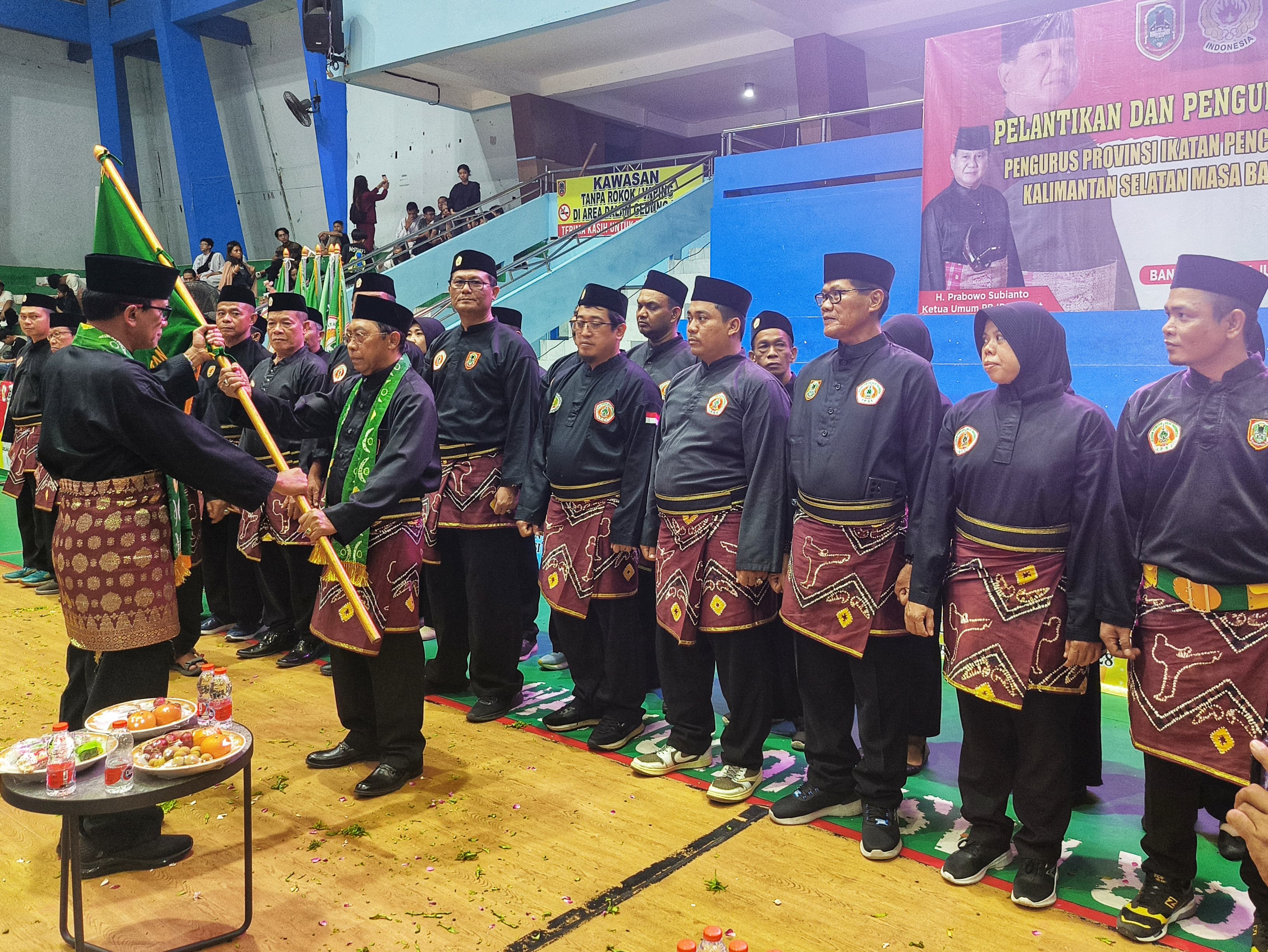 Ketua IPSI Kalsel Supri Muyono bersama Wakil Ketua Umum PB IPSI Djajeng Tirto dan pejabat KONI serta Dispora Kalsel saat prosesi pelantikan pengurus periode 2024&ndash;2028 di GOR Hasanuddin Banjarmasin.(M