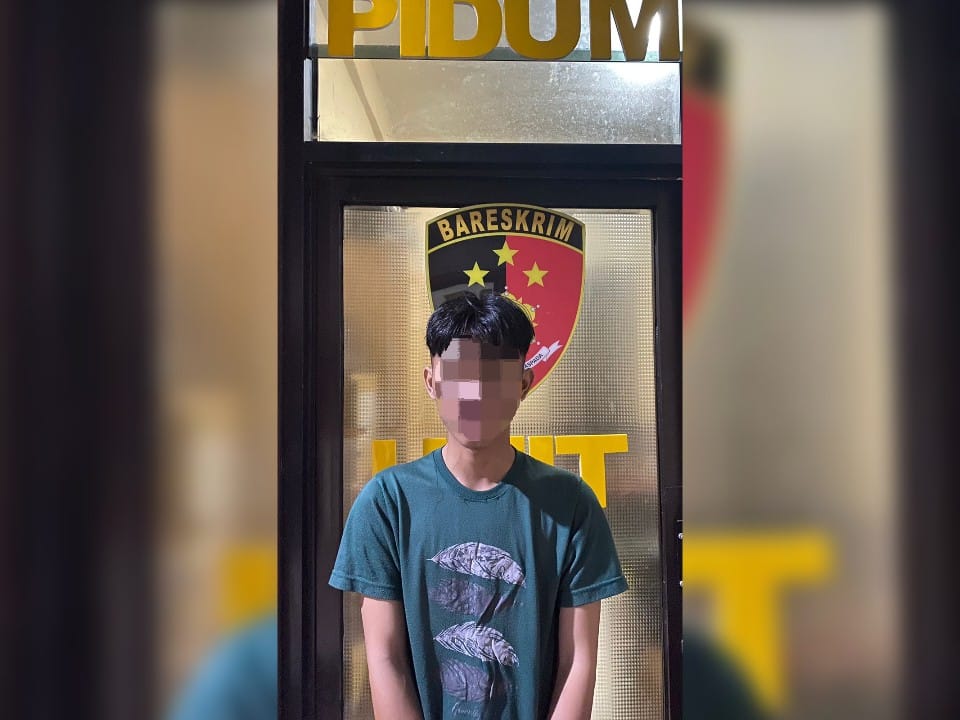 NEKAT : Inilah AM (20) mahasiswa Politala yang nekat mencuri proyektor di kampusnya. (Foto : Humas Polres Tala untuk Radar Banjarmasin).