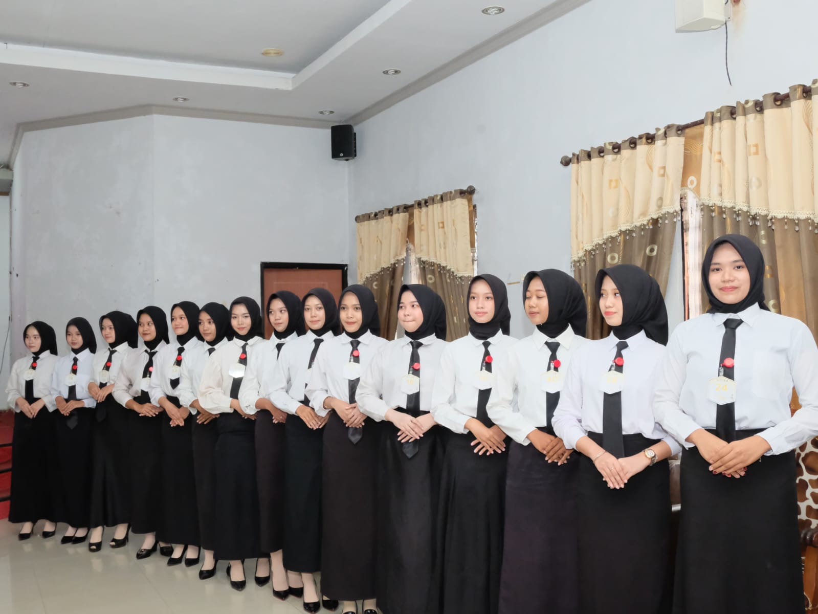 BERJALAN: Inilah 15 galuh yang lolos ke tahap karantina Pemilihan Naga Banjar Tala 2025.