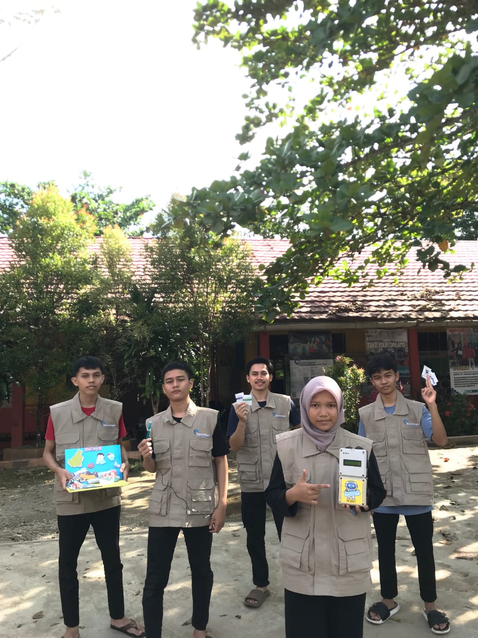 PENGHARGAAN: Electriciteam dari SMKN 1 Paringin meraih penghargaan (Top 20) Ciena Solution Challenge Sustainability Awards 2025 dan Best Application of Technology to Benefit Society di AS.