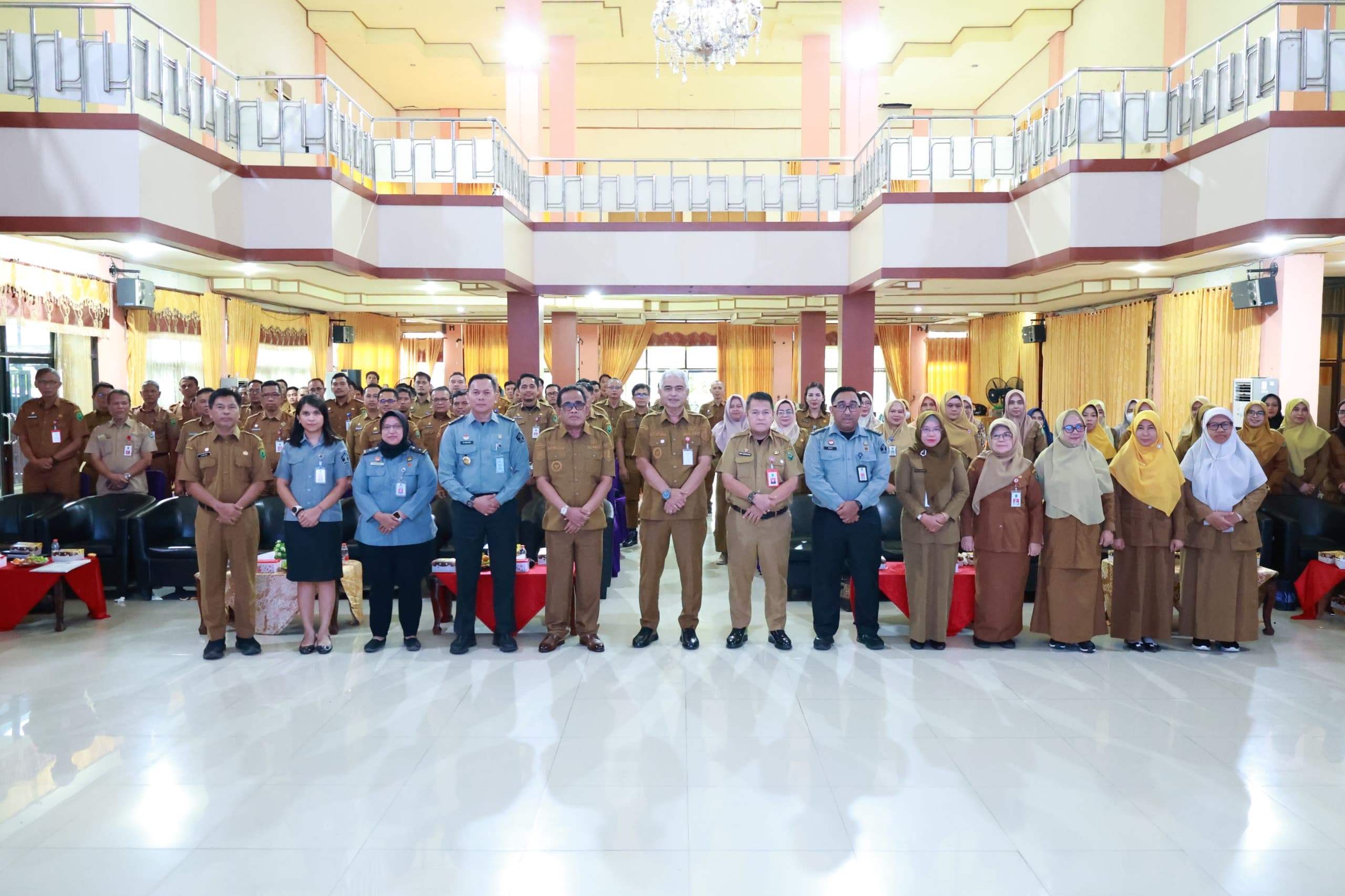MOMEN:Bupati Kabupaten HSU, H Sahrujani membuka kegiatan sosialisasi inovasi daerah di Aula Dr KH Idham Chalid, Kota Amuntai, Selasa (8/7/2025).