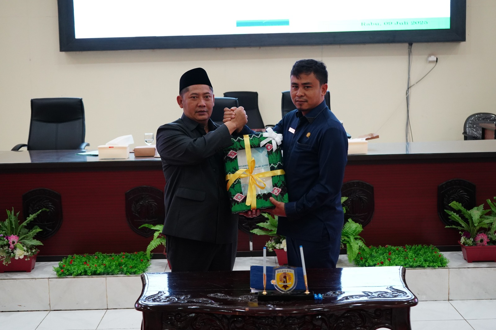 PENYAMPAIAN:Bupati HST, Samsul Rizal menyampaikan KUA PPAS APBD 2026 dan diterima DPRD HST, Rabu (9/7/2025).