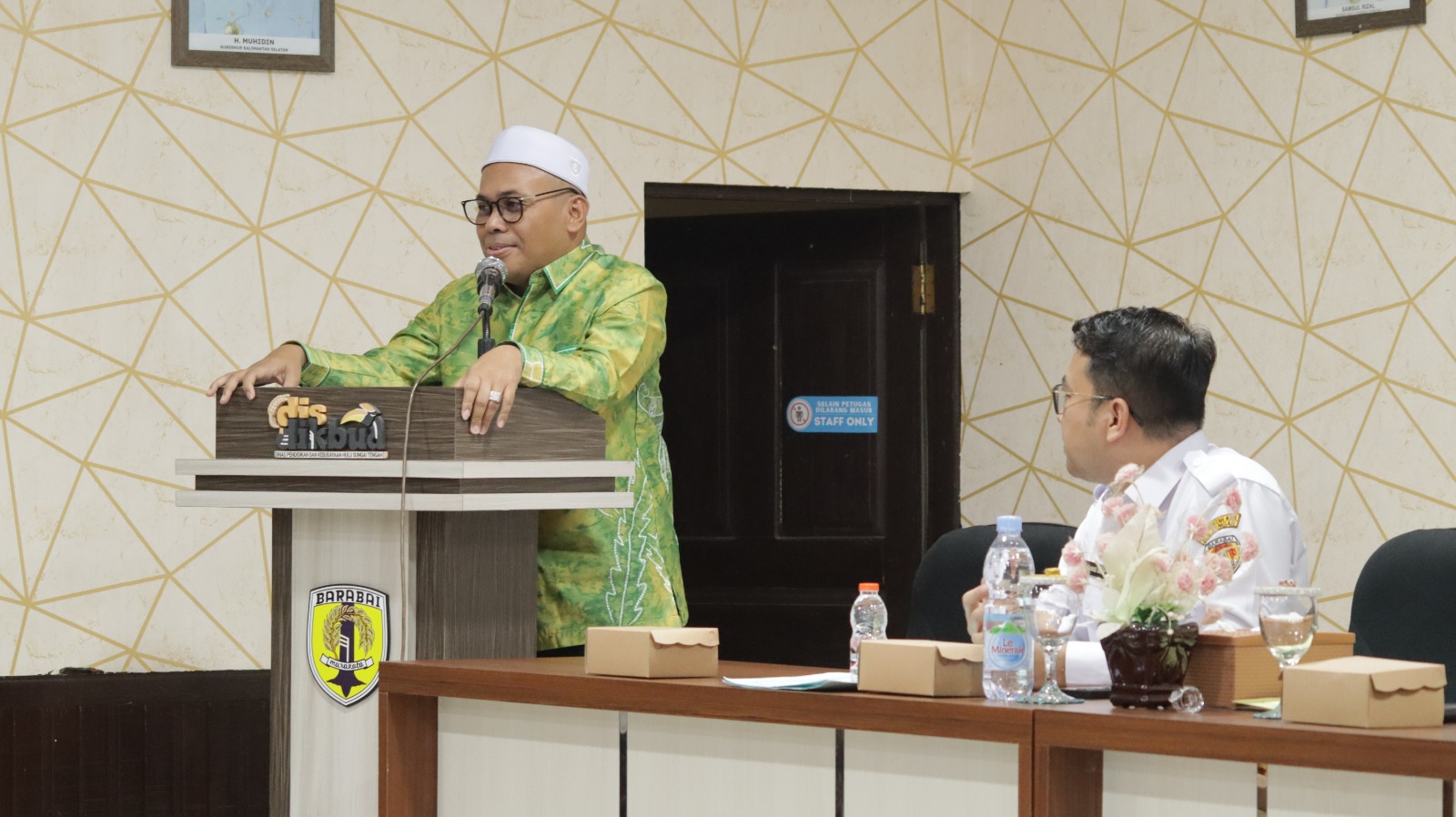 BUKA:Wabup HST, Gusti Rosyadi Elmi membuka acara sosialisasi di Aula Disdik HST, Rabu (9/7/2025).