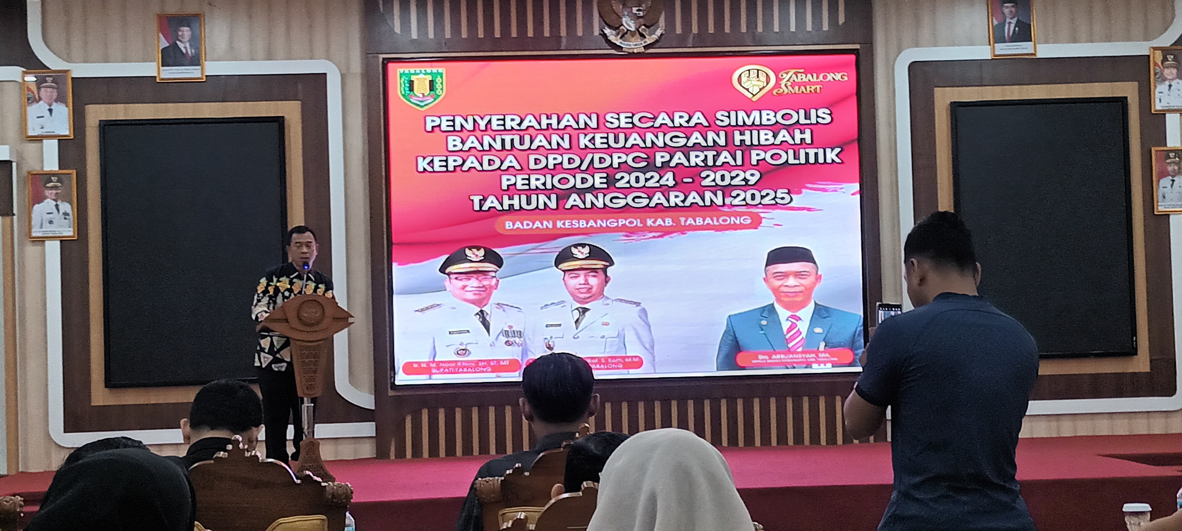 DANA PARTAI: Bakesbangpol Tabalong menggelar kegiatan penyerahan dana parpol secara simbolis di Wisma Tamu Pendopo Bersinar Pembataan, Jumat (11/7/2025).