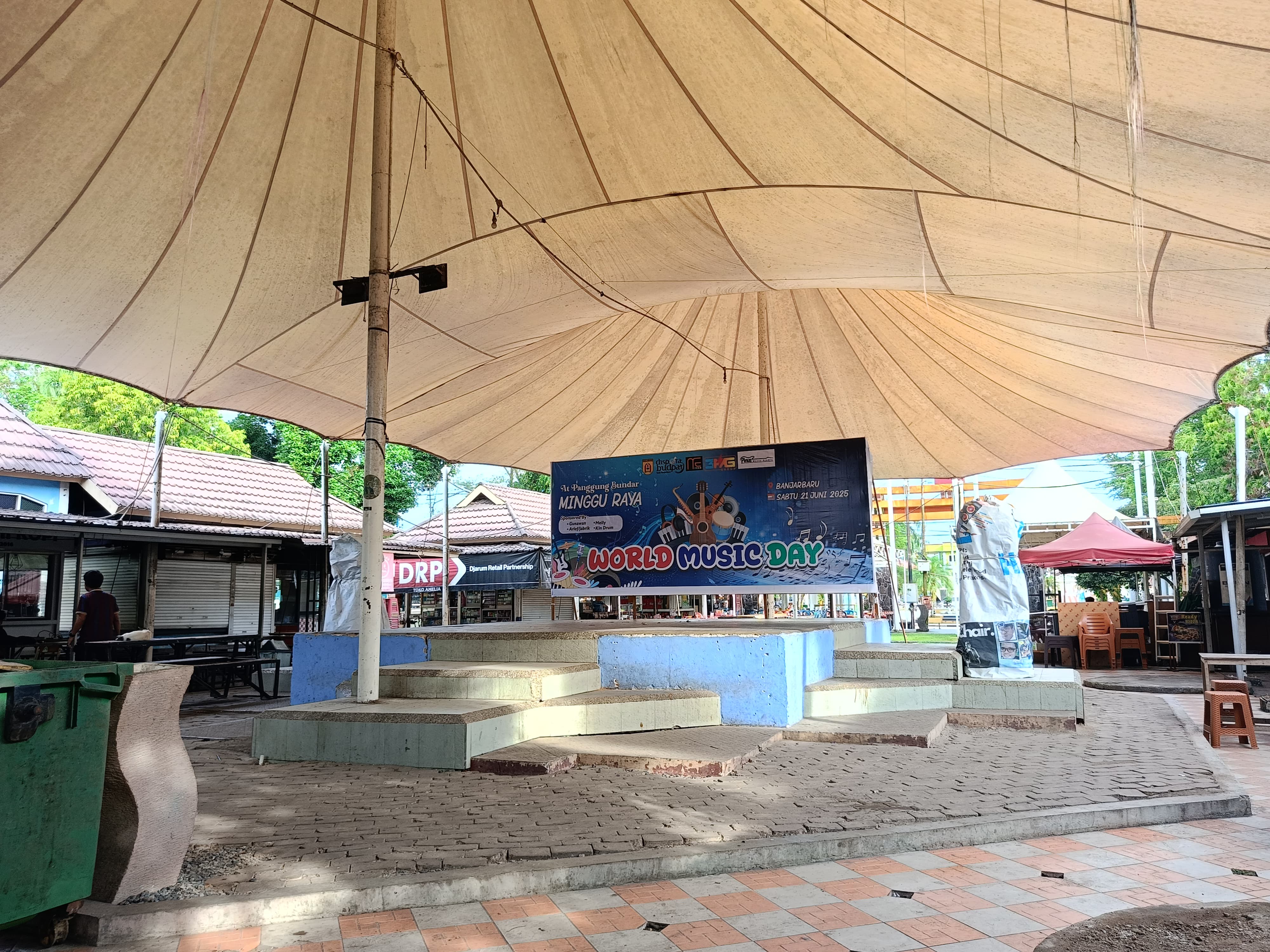 BERGANTI NAMA: Kondisi Panggung bundar Minggu Raya (MGR) yang dideklarasikan berganti nama menjadi Panggung Dewa Pahuluan, Selasa (15/7). (SHEILLA FARAZELA/RADAR BANJARMASIN)