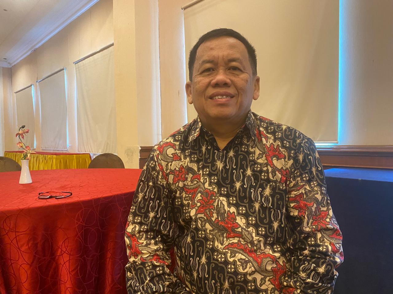 SARAN: Ketua Yayasan Lembaga Konsumen (YLK) Kalsel, Ahmad Murjani mendorong agar mengaktifkan kembali Satgas Pengawasan LPG dan kartu kendali.(Foto : Endang Syarifuddin/Radar Banjarmasin)