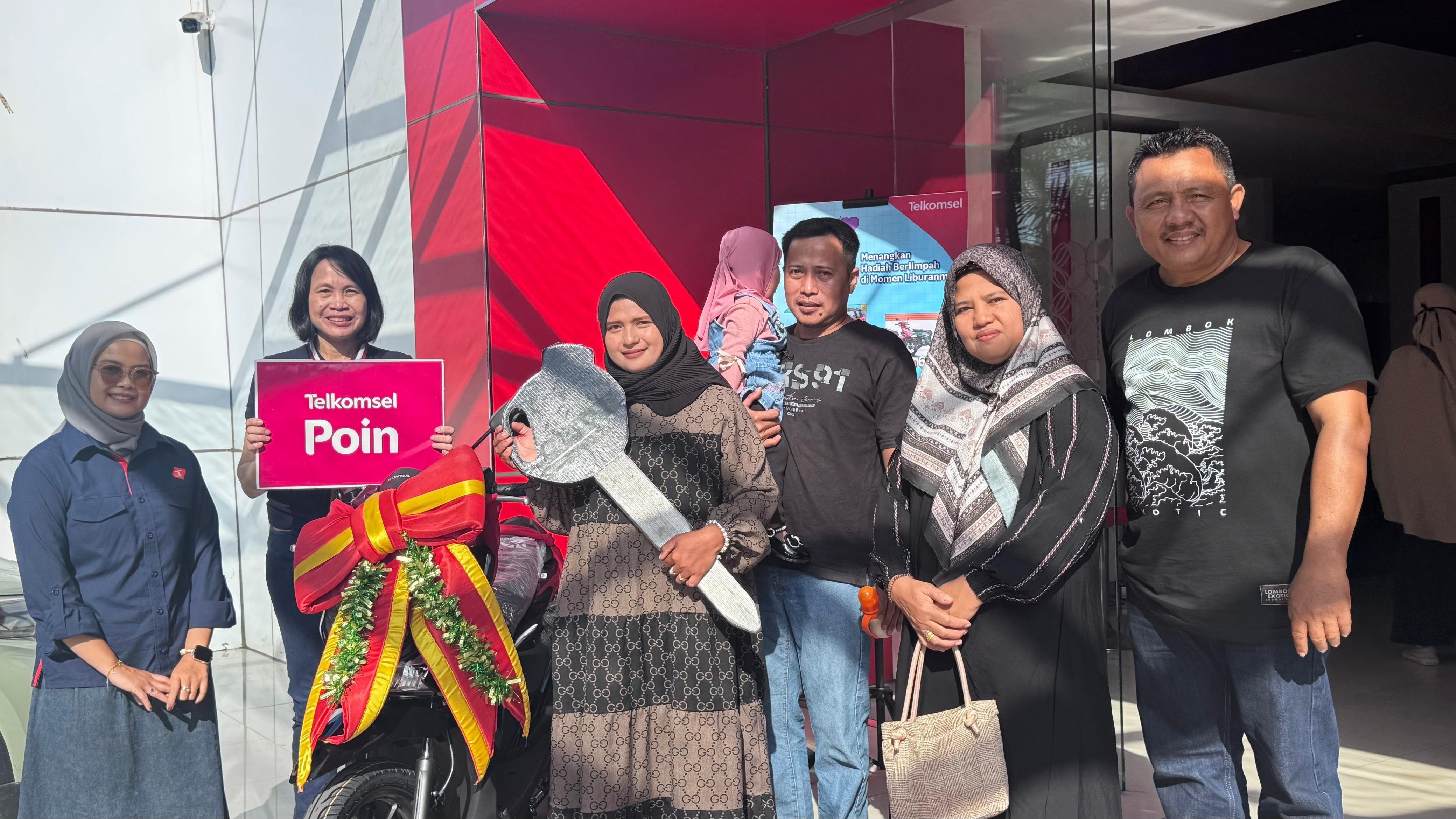 UNDIAN:Tukar Poin Telkomsel, Dua warga Banjarmasin Utara dapat Sepeda Motor