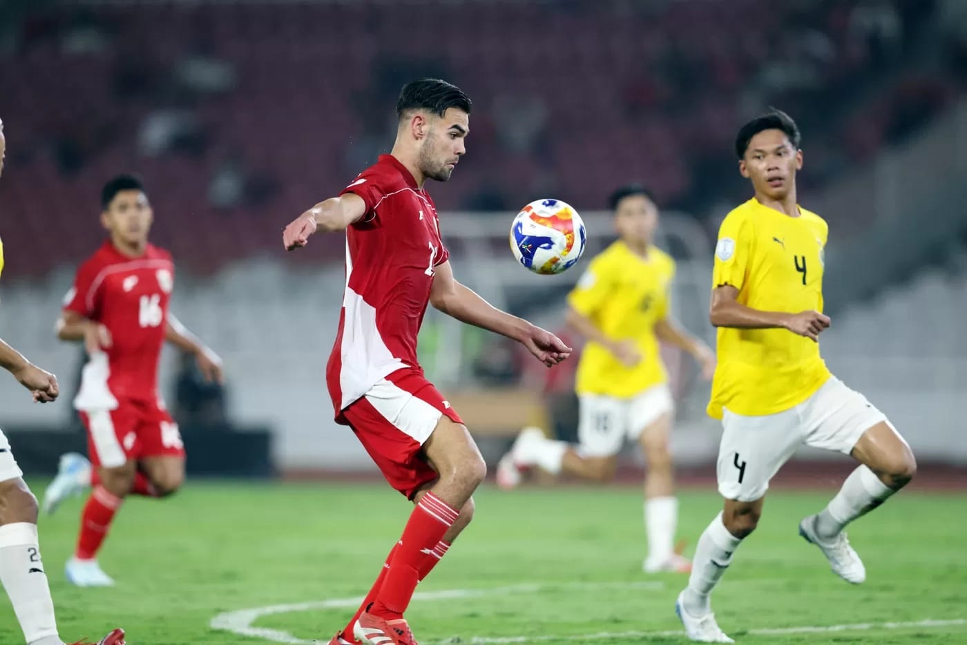 GACOR: Penyerang Timnas Indonesia U-23 Jens Raven saat pertandingan melawan Brunei di SUGBK, Senayan, Jakarta, Selasa (15/7) malam. (Dery Ridwansah/JawaPos.com)