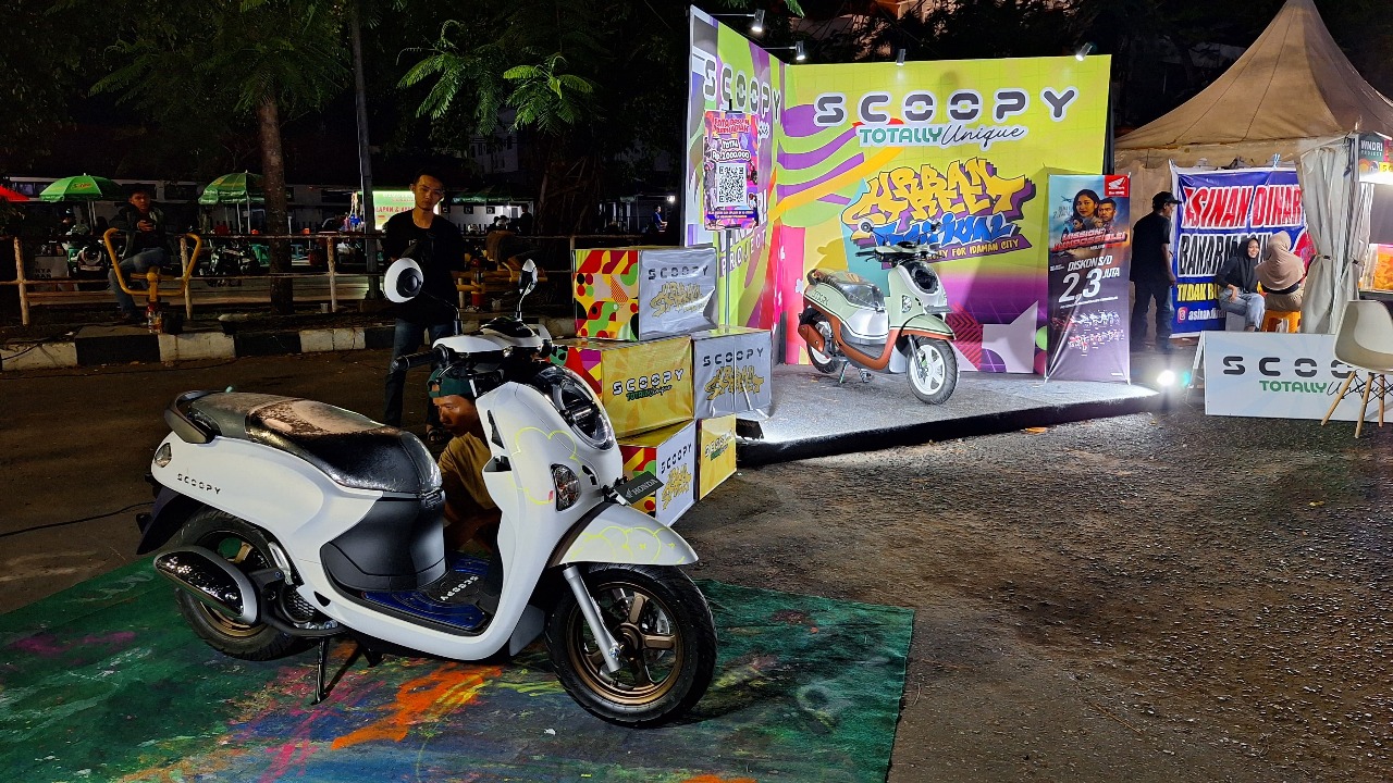 PENUH WARNA:Scoopy Urban Street Festival di Lapangan Dr Murdjani Banjarbaru berlangsung meriah, Minggu (13/7/2025).(Foto:Trio Motor)