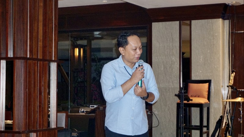 NEW MEMBER &ndash; Pimpinan PT Pegadaian Kalselteng, Anwar Yusuf memperkenalkan diri sebagai salah satu new member pada sesi perkenalan.