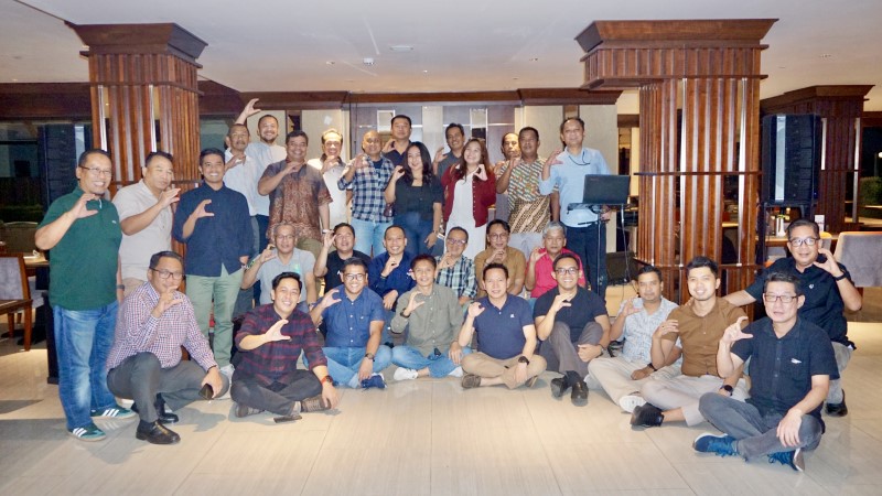 SOLID &ndash; Dalam setiap kegiatan selalu menyempatkan untuk foto bersama