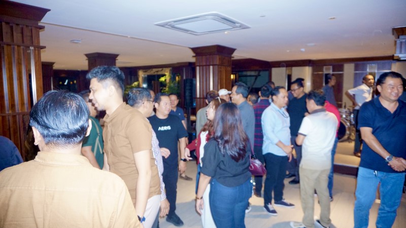 AKRAB &ndash; Dalam berbagai kesempatan bertemu selalu terlihat akrab, hangat dan penuh canda tawa.
