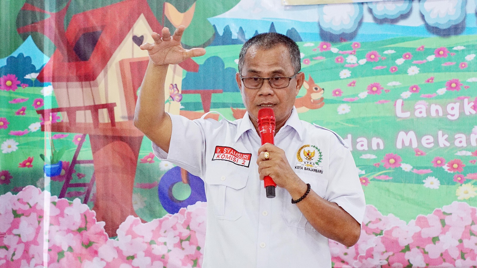 NARASUMBER: Ketua Komisi II DPRD Kota Banjarbaru, Ir Syamsuri berikan materi dengan gaya yang asik.