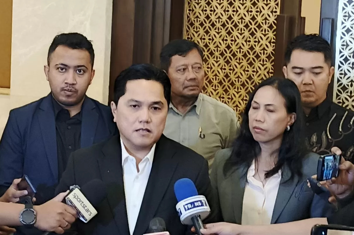 MENYAMPAIKAN: Ketua Umum PSSI, Erick Thohir menyampaikan rencana menambah pemain naturalisasi di sektor penyerang.