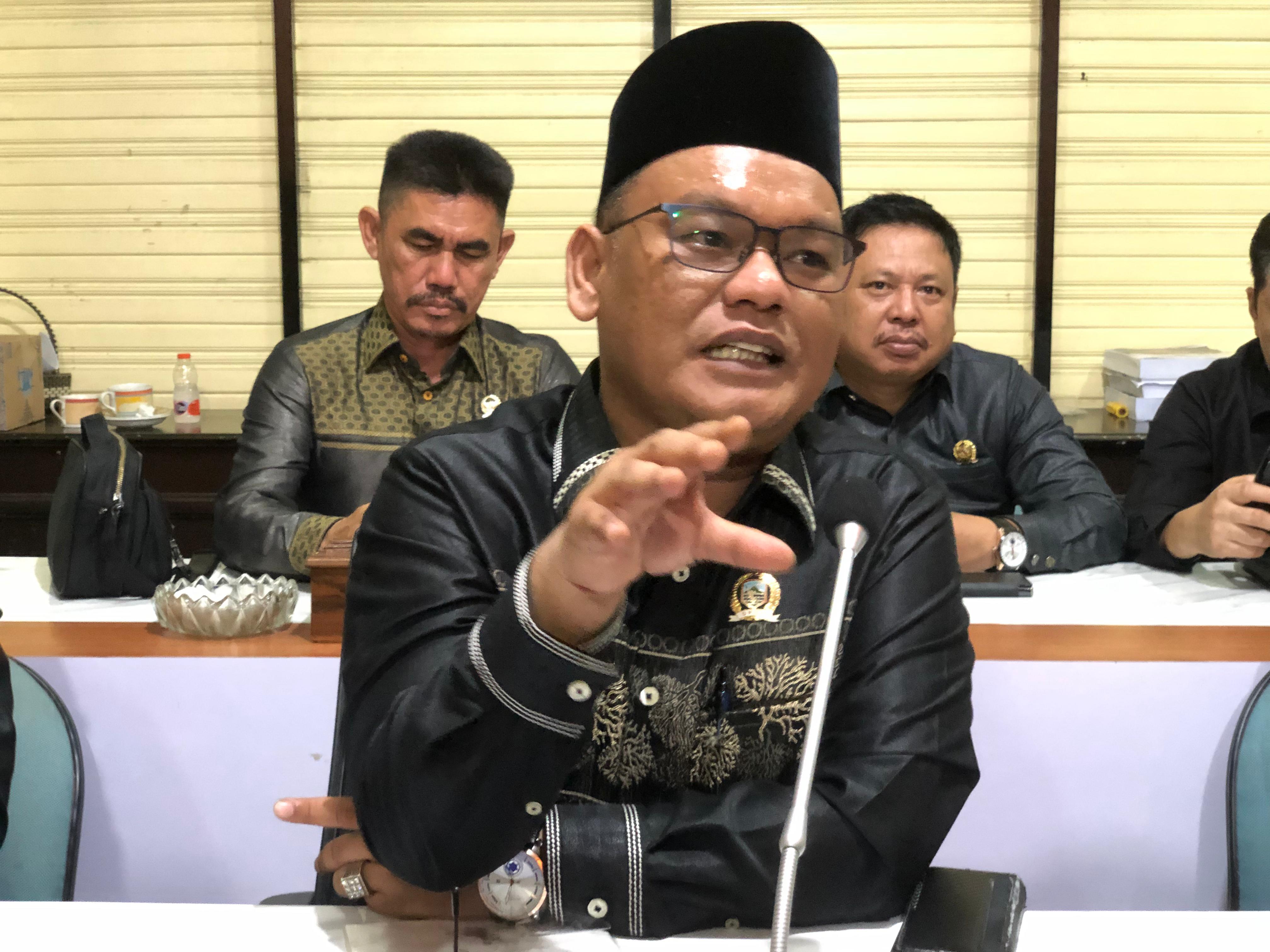 TEGAS: Awaludin Wakil Ketua DPRD Kotabaru. Foto: Jumain/ Radar Banjarmasin.