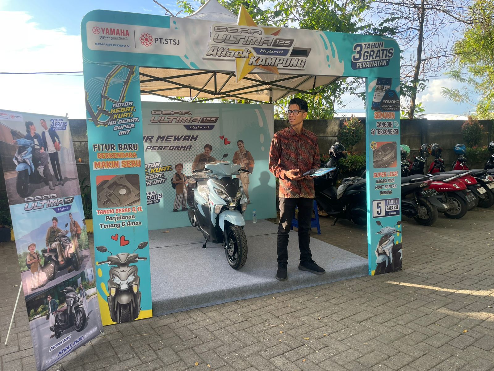 ATTACK KAMPUNG:Iqbal Velayati dari Tim Yamaha memperkenalkan Yamaha Gear Ultima 125 Hybrid di Idaman State Banjarbaru, Jumay (4/7/2025).