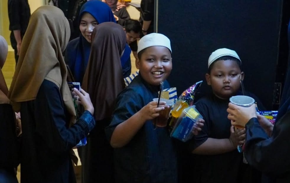 BANTU:Bank Kalsel memberikan santunan kepada 150 anak Yatim Piatu di acara Milad Sedekah Beras.