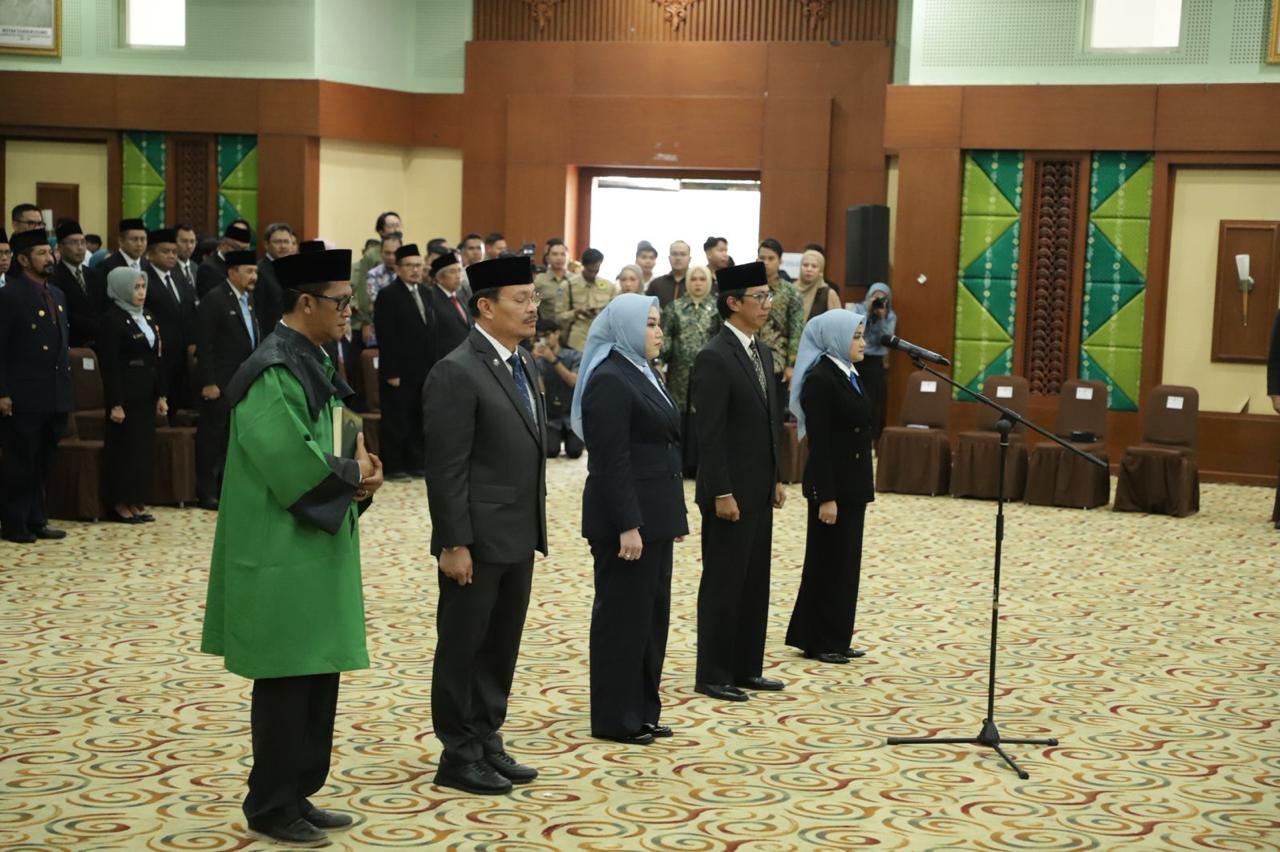 RESMI:Dewan Komisaris Baru Bank Kalsel diresmikan Gubernur Kalsel H Muhidin, Senin (14/7/2025).