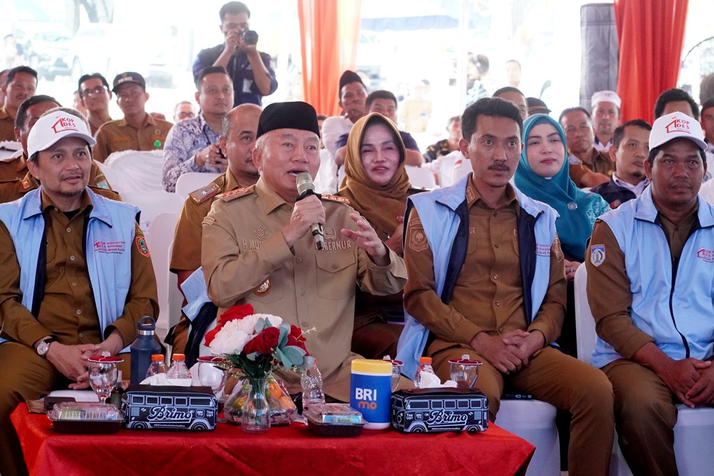 PEMAPARAN: Gubernur Kalsel, H Muhidin saat memaparkan keunggulan yang dimiliki KMP Desa Indrasari, Martapura, Kabupaten Banjar.