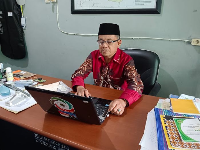 WAWANCARA: Kasi Pendidikan Madrasah (Penmad) dari Kantor Kemenag Kabupaten Balangan Saiful Hadi mengingatkan semua madrasah untuk mengikuti pedoman. (El untuk Radar Banjarmasin)