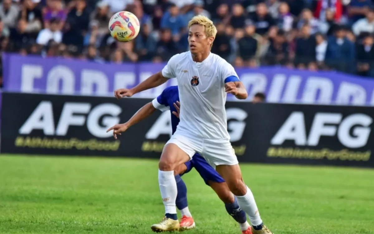 TAMPIL: Keisuke Honda yang tampil bersama Asian Warriors FC melawan Persik Kediri, Minggu (20/7). (Dok. I League)