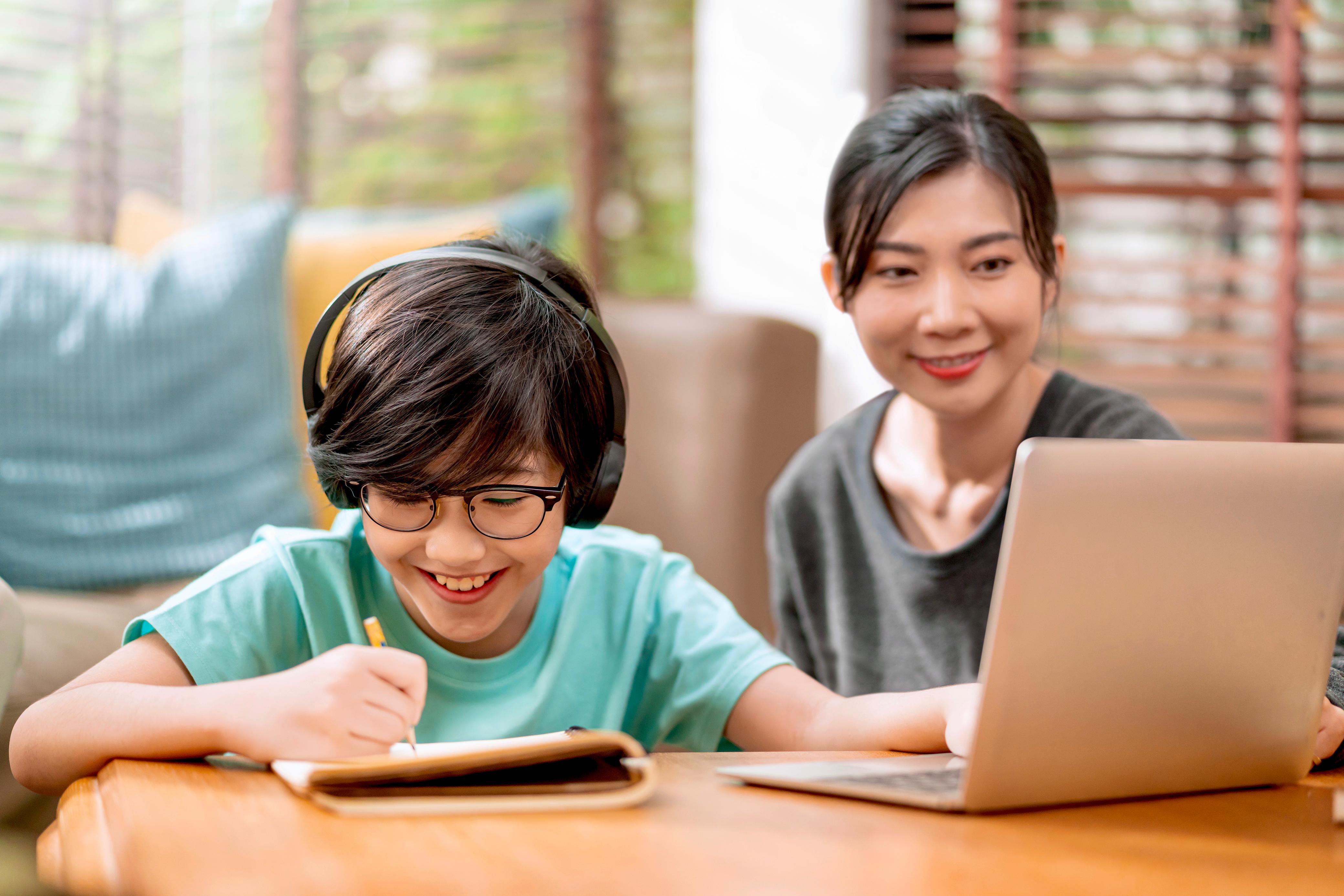 E-LEARNING:Jaringan internet berperan penting bagi perkembangan sistem pembelajaran baru pada era digitalisasi.(Foto:freepik)