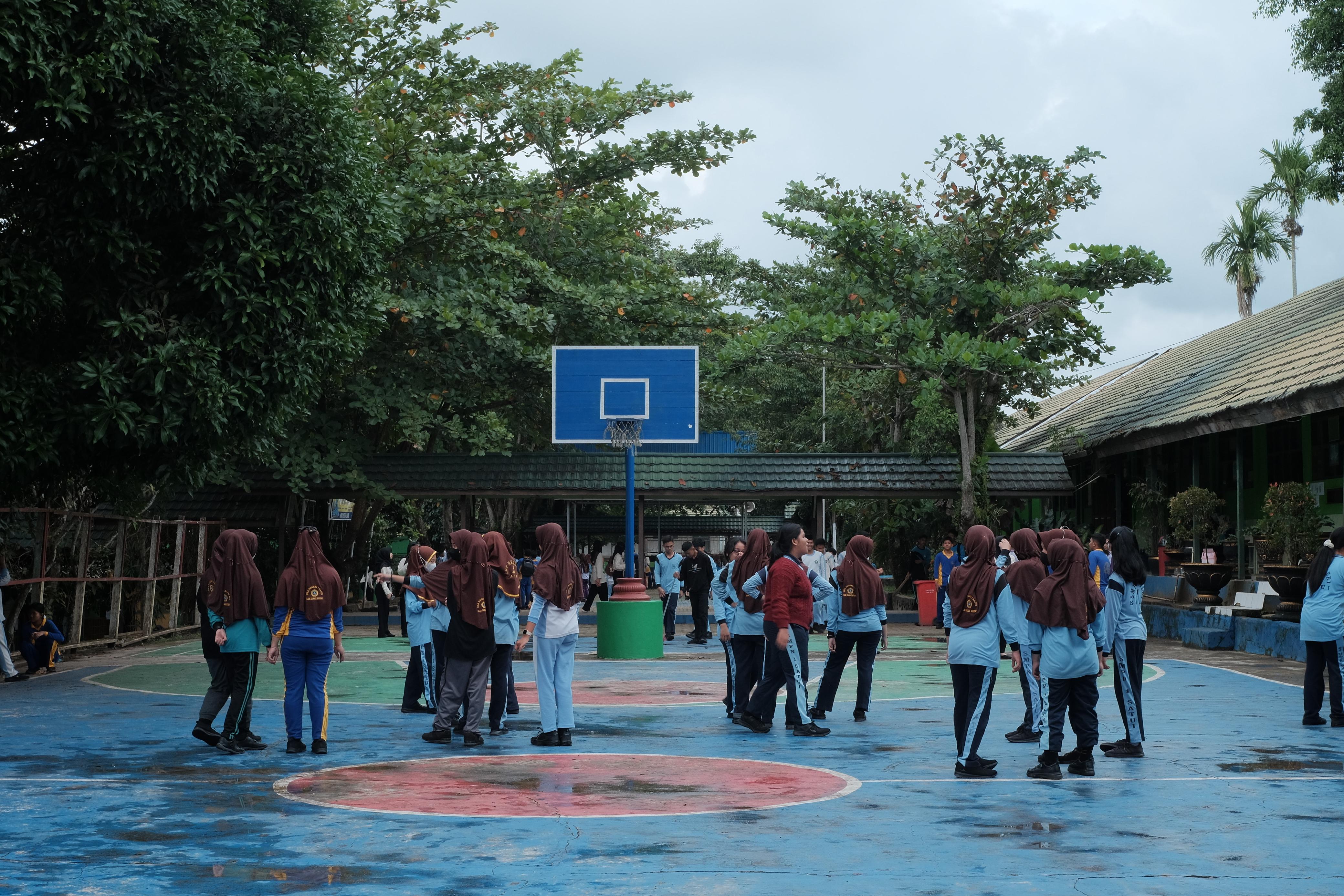 AKTIVITAS: Pelajar di Tanah Bumbu saat mengikuti Masa Pengenalan Lingkungan Sekolah (MPLS). (Foto:Zulqarnain/Radar Banjarmasin)