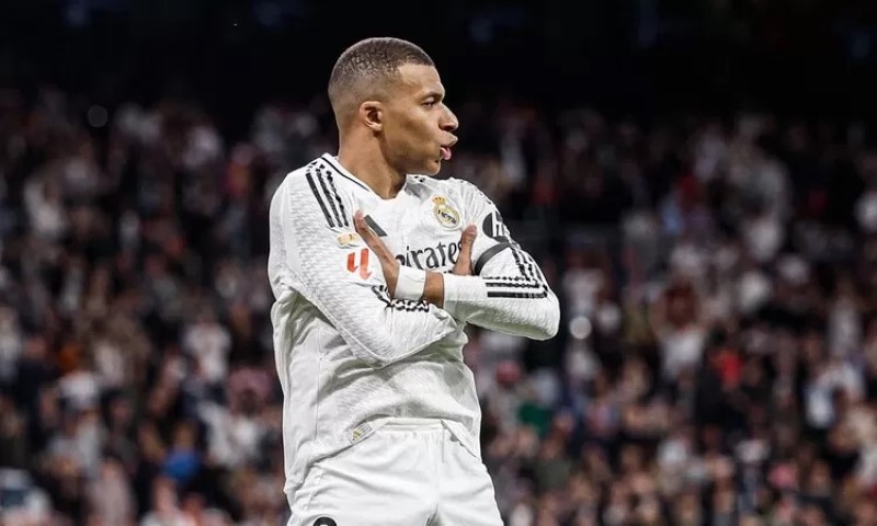 MENGENAKAN: Kylian Mbappe bakal mengenakan nomor punggung 10 di Real Madrid.