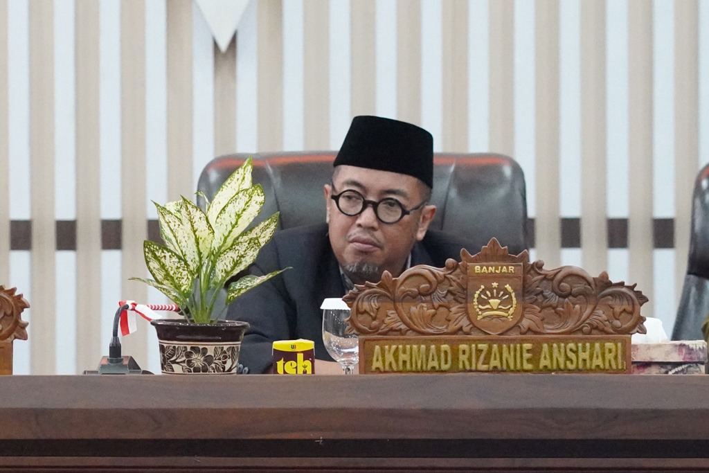 Wakil Ketua II DPRD Banjar, Akhmad Rizanie Anshari saat mengikuti Rakor Pencegahan Korupsi bersama KPK dan BPKP Kalsel secara daring, Rabu (23/7). (Humas DPRD Banjar)