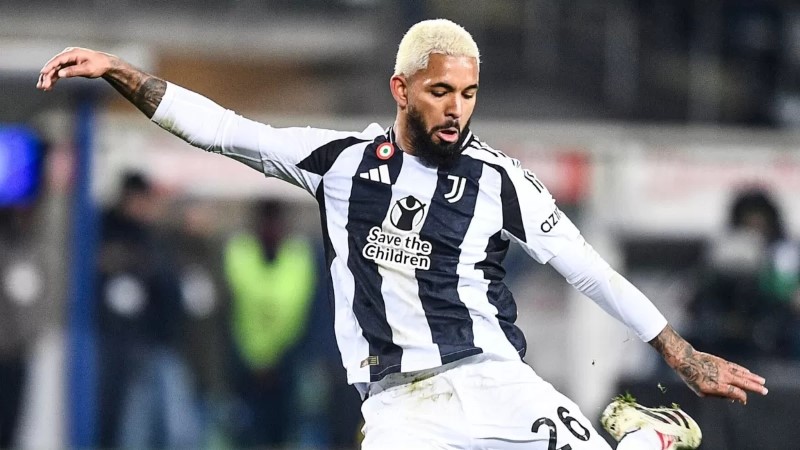 JADI REBUTAN: Douglas Luiz jadi rebutan tim Liga Inggris musim panas ini. (Sky Sports)