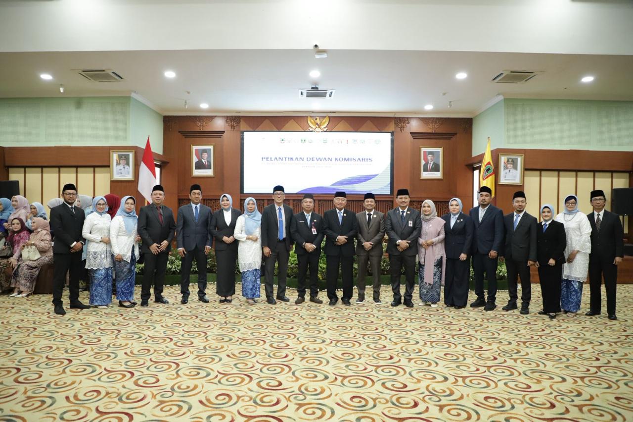 RESMI:Dewan Komisaris baru Bank Kalsel resmi menjabat.