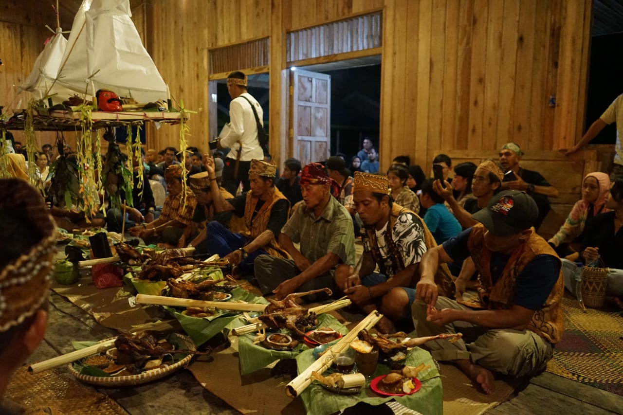 MESIWAH PARE GUMBOH:Adat Dayak Deah di Desa Liyu yang terus dijaga warganya.