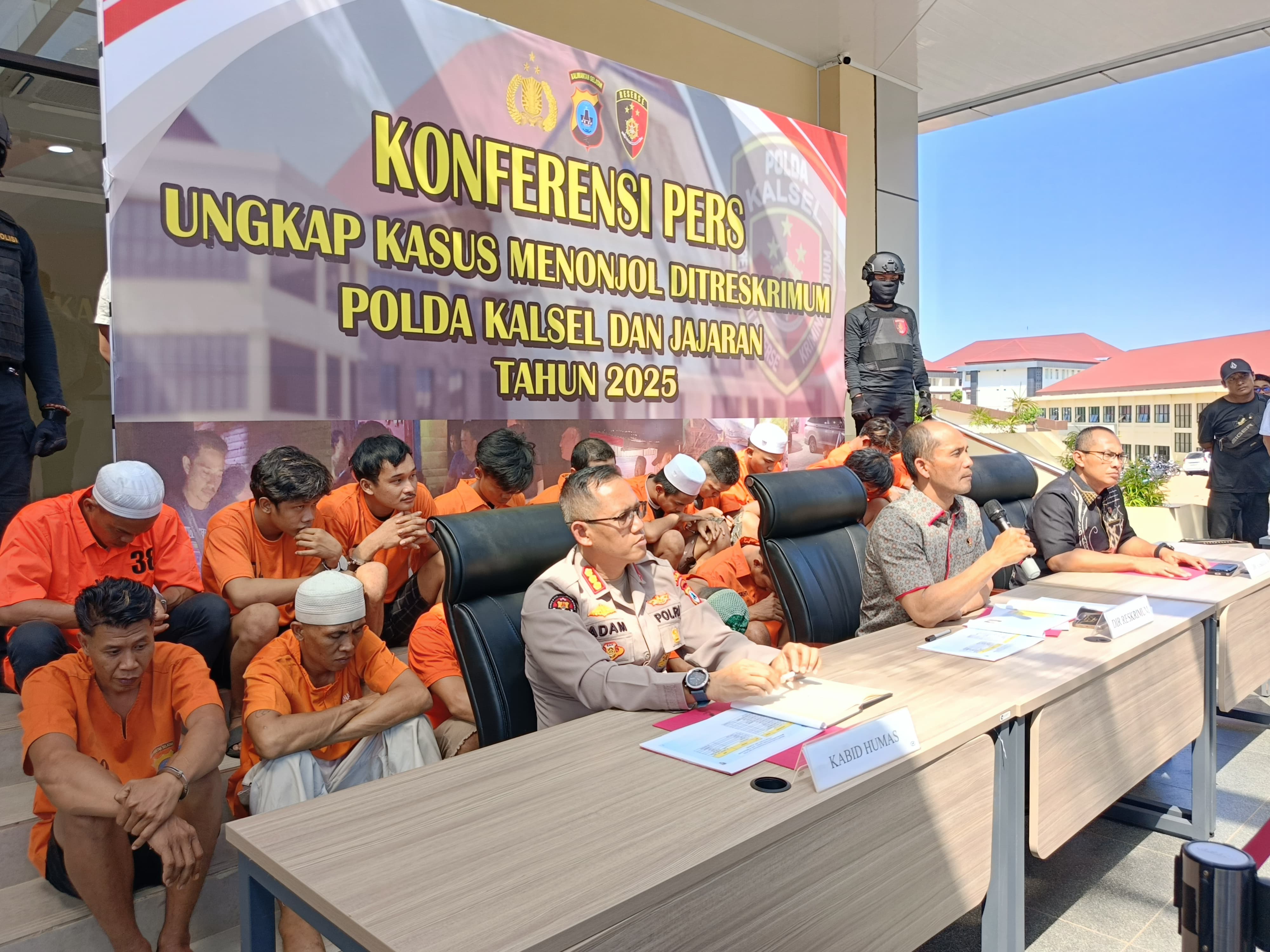 KONFERENSI PERS: Polda Kalsel memaparkan kejadian menonjol di Kalimantan Selatan pada periode April-Juli 2025.