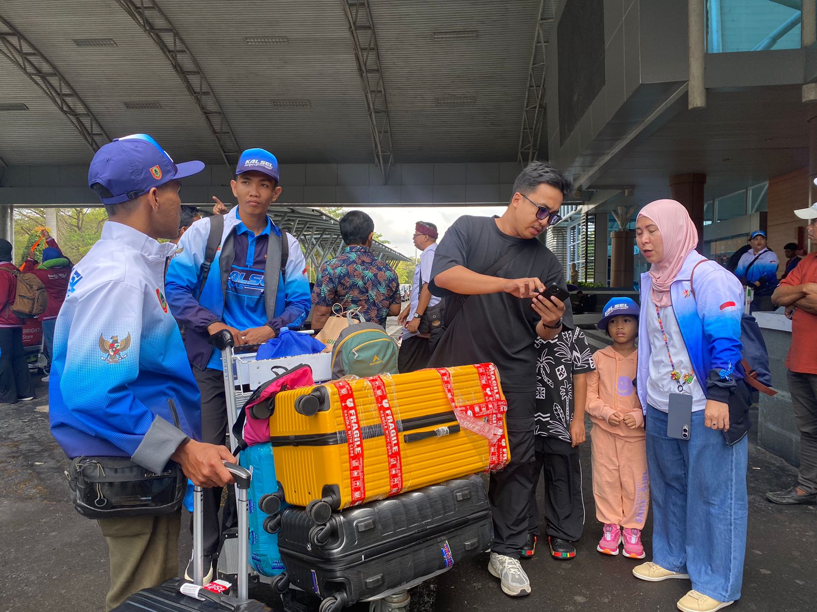 MENDARAT: Kontingen Kalimantan Selatan tiba di Bandara Internasional Zainuddin Abdul Madjid, Lombok, Jumat (25/7/2025).