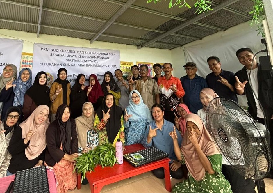 ANTUSIAS:Warga RW 02, Kelurahan Sungai Miai, Kecamatan Banjarmasin Utara mendukung kegiatan edukasi Budikdamber PDWA FPK ULM.