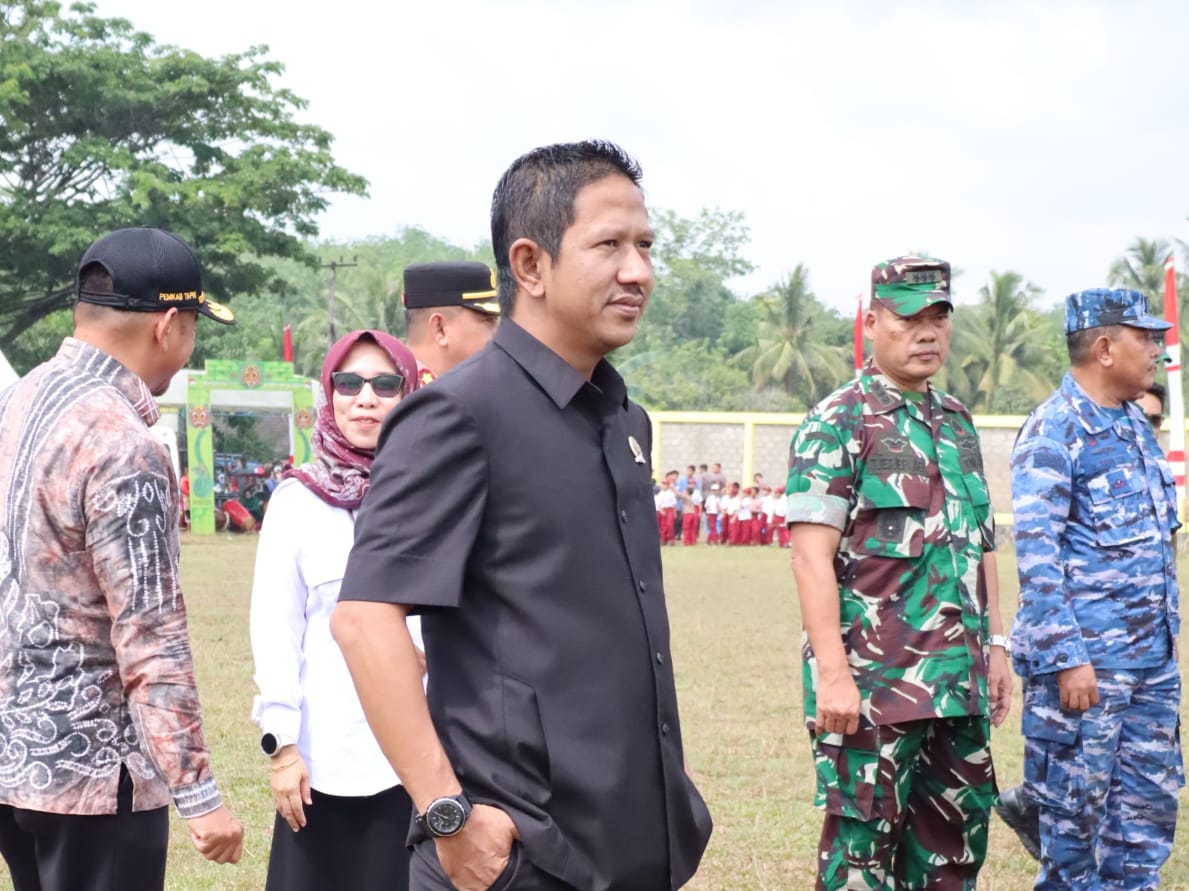 SAMBUT BAIK: Ketua DPRD Tapin Achmad Riduan Syah menyampaikan terkait disetujuinya lahan untuk pembangunan sekolah rakyat di Tapin. (Dok Radar Banjarmasin)