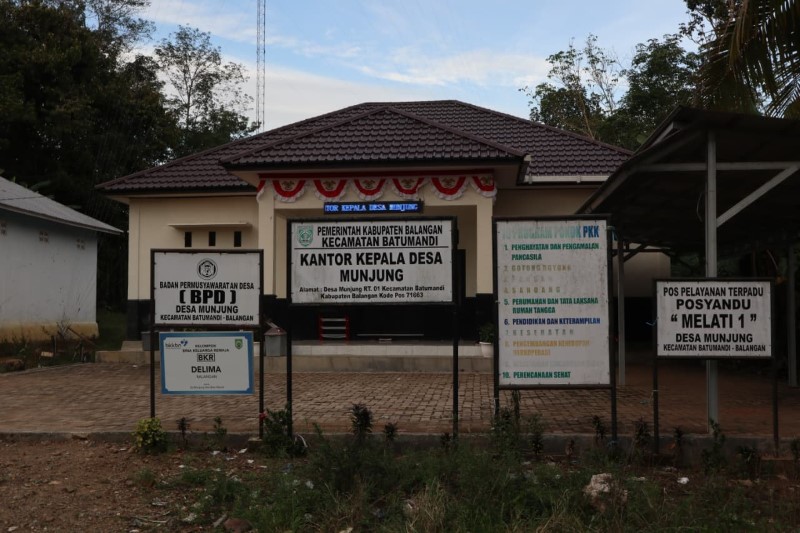 NAMA TUMBUHAN: Kantor Kepala Desa Munjung di Kabupaten Balangan.