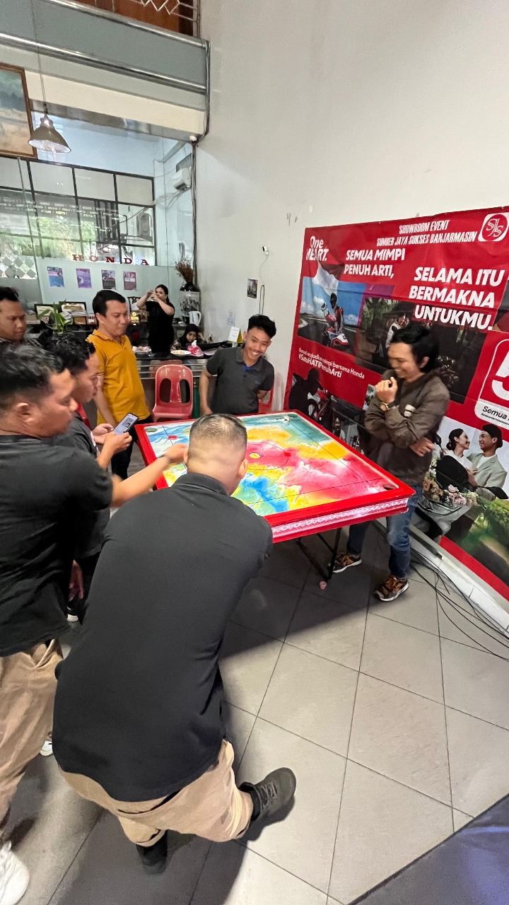 KARAMBOL: Kegiatan lomba karambol yang digelar Honda Trio Motor. (TRIO MOTOR)