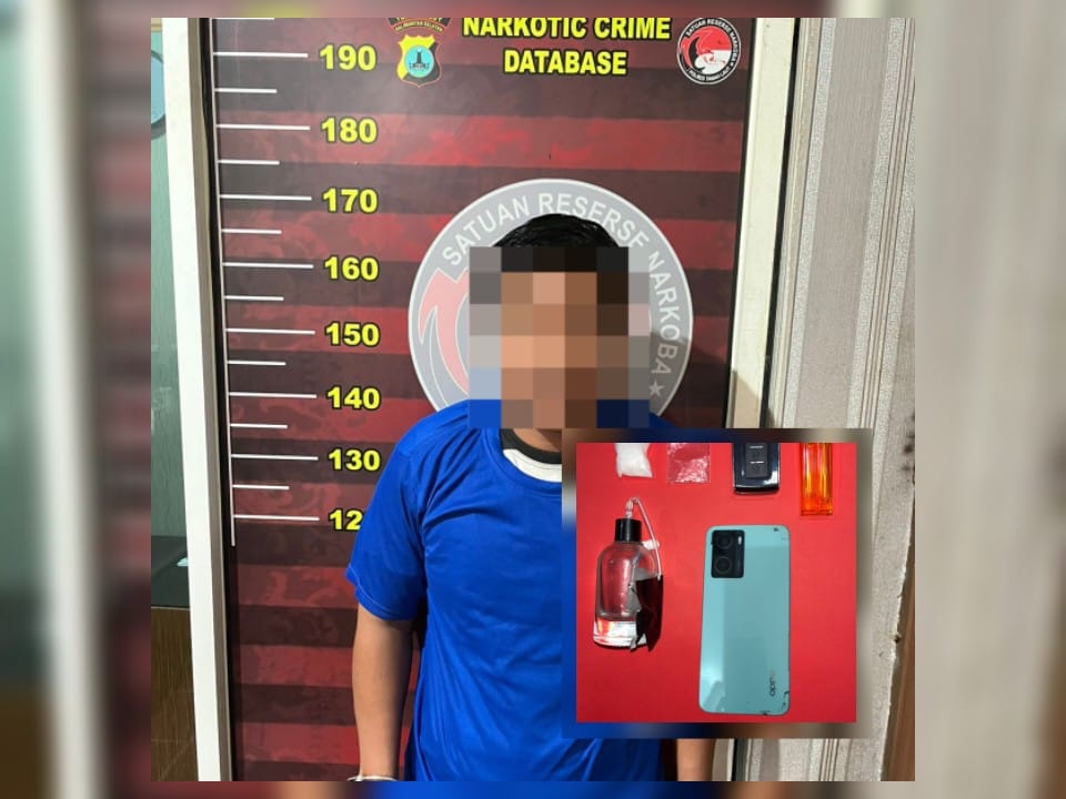 DITANGKAP: MT ditangkap polisi di rumahnya karena diduga menjadi pengedar sabu.