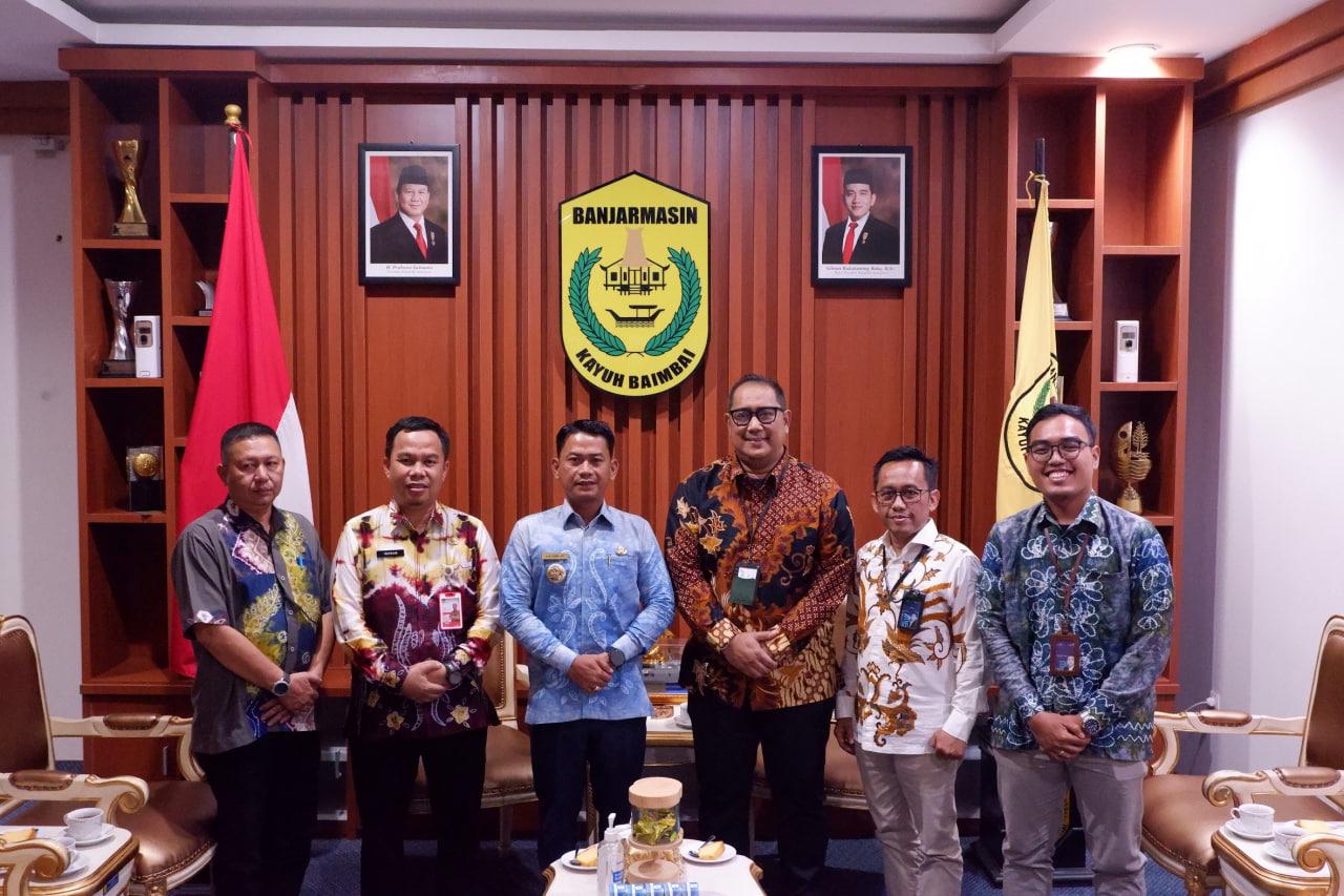 SILATURAHMI:EVP Telkom Regional 4, Rahmad Dwi Hartanto bersama GM Witel Kalselteng, Wahyu Jati Nugroho bersama Wali Kota Banjarmasin, HM Yamin HR di Balai Kota Banjarmasin, Kamis (24/7/2025).