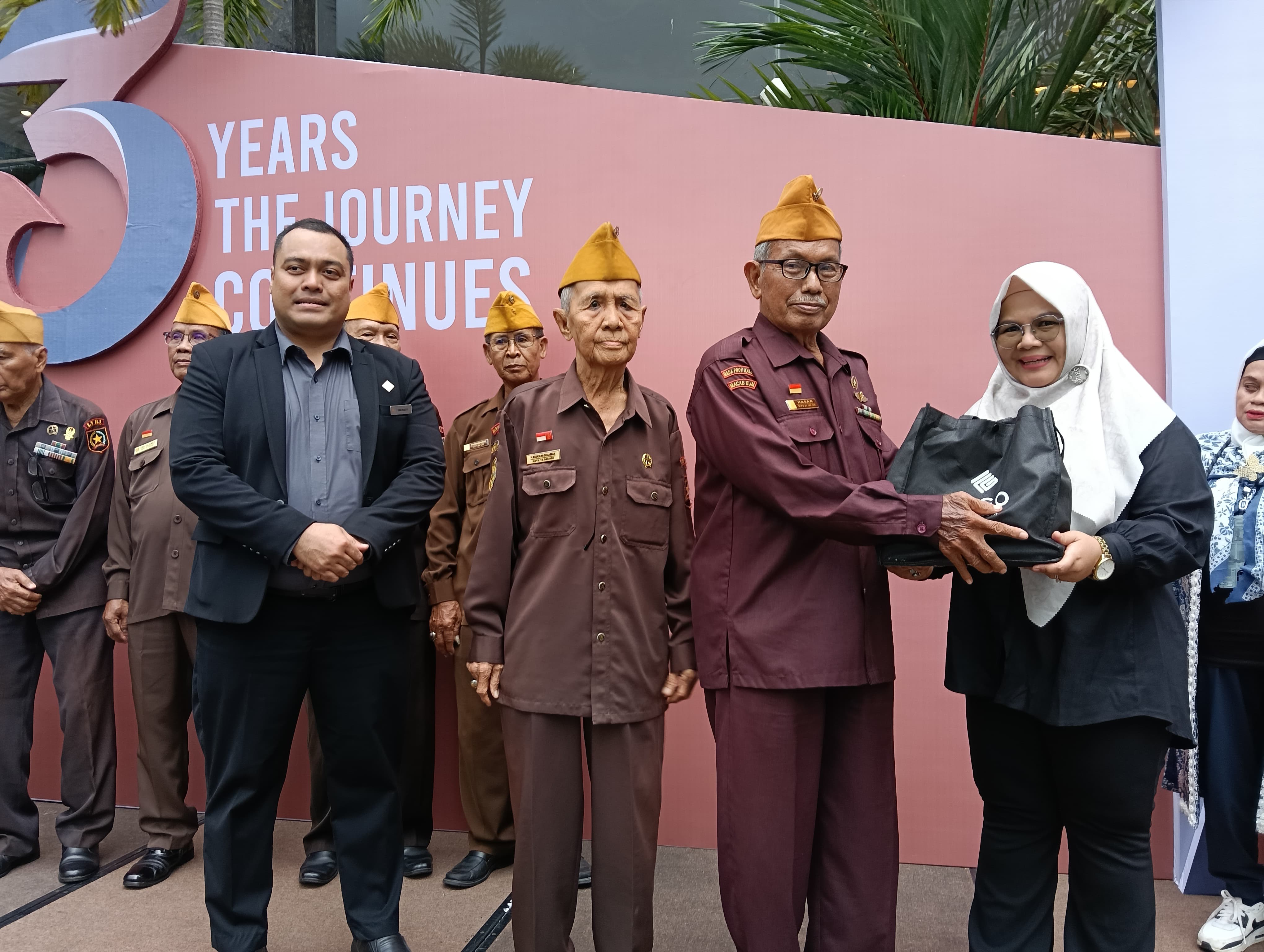 SPESIAL:Di Anniversary ke-3, FUGO Hotel Banjarmasin mengundang tamu spesial, yaitu para Komunitas Veteran Pejuang Kemerdekaan.(Foto-foto:Raudah Anisya/Radar Banjarmasin)
