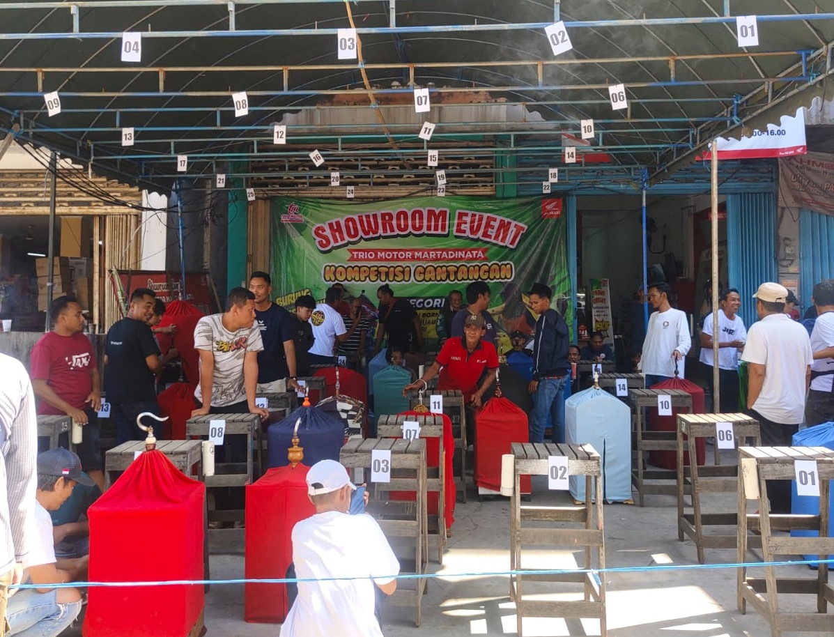 LOMBA: Kegiatan lomba burung berkicau yang digelar Trio Motor. (TRIO MOTOR)