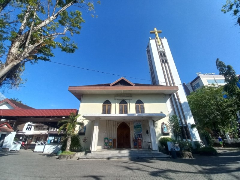 BERGAYA NEO-GOTIK: Gereja Katedral Keluarga Kudus di Jalan Lambung Mangkurat, Banjarmasin Tengah.