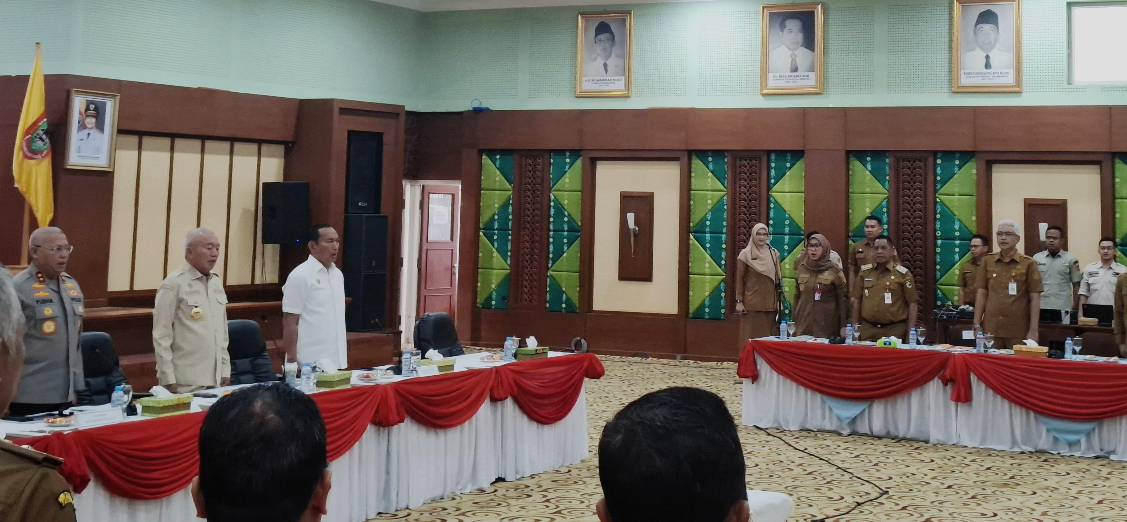 MOMEN:Wakl Bupati HSU, Hero Setiawan (kanan ujung) hadiri rakor karhutla di Kantor Setdaprov Kalsel, Banjarbaru, Senin (4/8/2025).