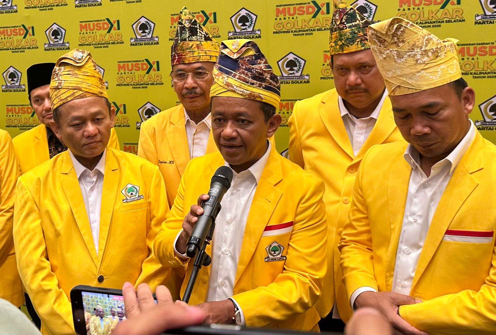 BERI PESAN: Ketua Umum Partai Golkar Bahlil Lahadalia mengingatkan generasi muda harus diberi ruang dalam kepengurusan DPD Partai Golkar Kalsel yang dipimpin Hasnuryadi Sulaiman.