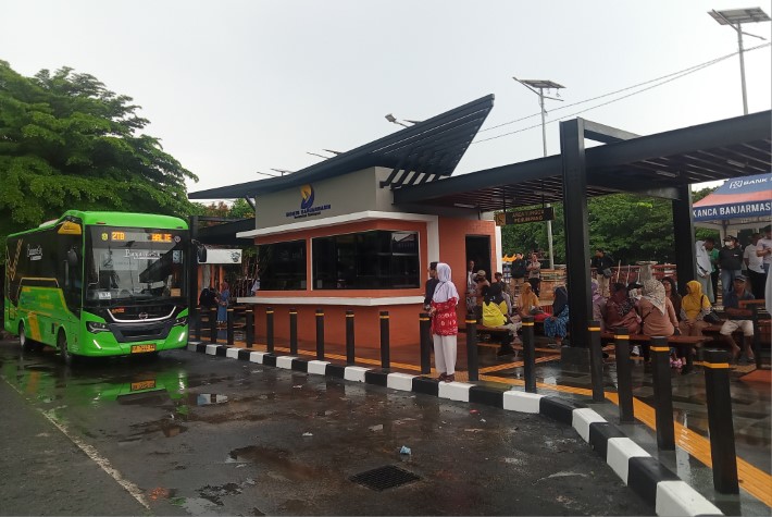 BUS TRANS: Halte Integrasi di Siring 0 Kilometer, Banjarmasin Tengah.