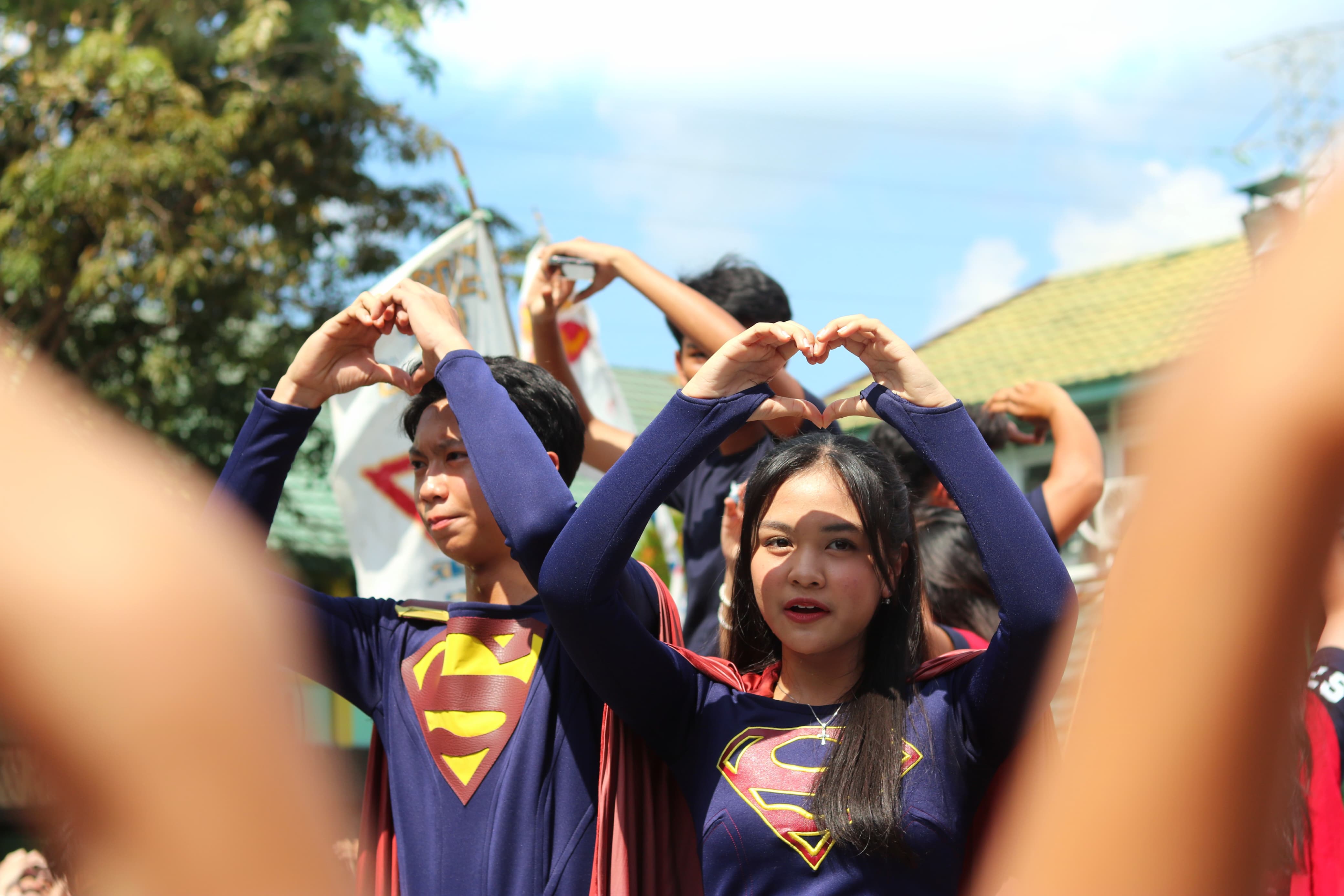KOMPAK: Suporter SMAN 7 Banjarmasin, Supermen, begitu bersemangat saat tampil di Roadshow Honda DBL with Kopi Good Day 2025 South Kalimantan, Rabu (6/8/2025).